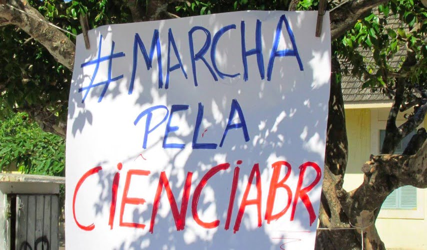 Governo Temer ameaça cortar mais R$ 4 bilhões e cientistas vão às ruas no país