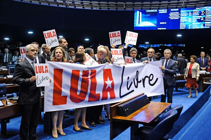 Comissão de Direitos Humanos avalia condições de tratamento a Lula