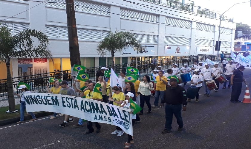 “Procedimento” contra Lula leva 15 médicos às ruas de Natal durante expediente