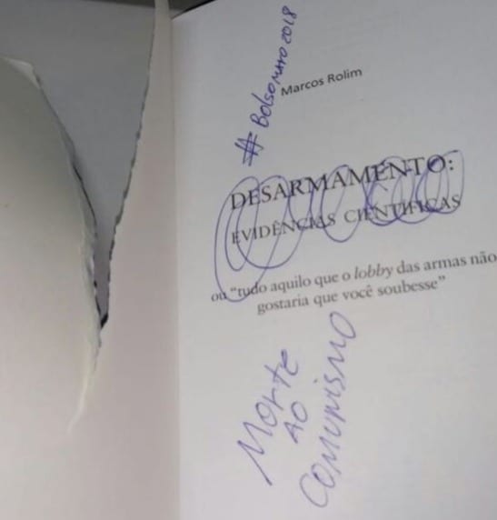 Morte ao conhecimento: bolsominion ataca livro da biblioteca da UFRN