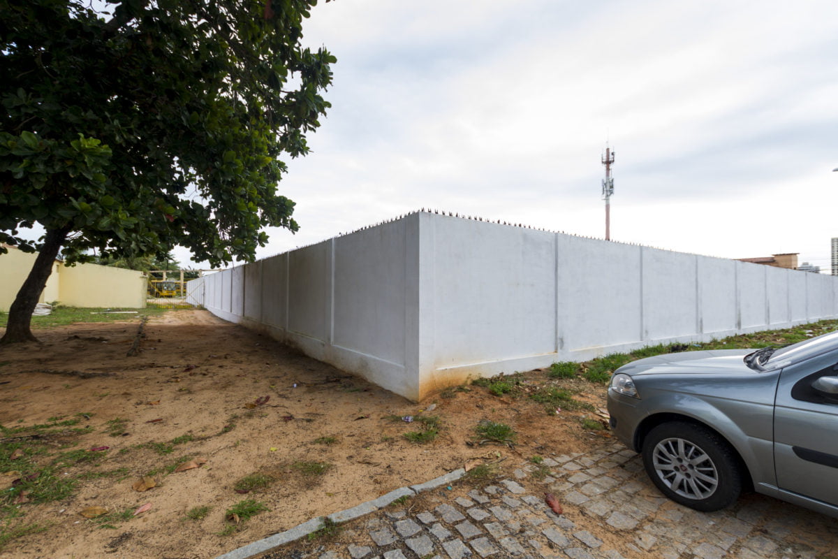Creche Kátia Garcia: oito anos depois, sede própria da creche tem apenas um muro