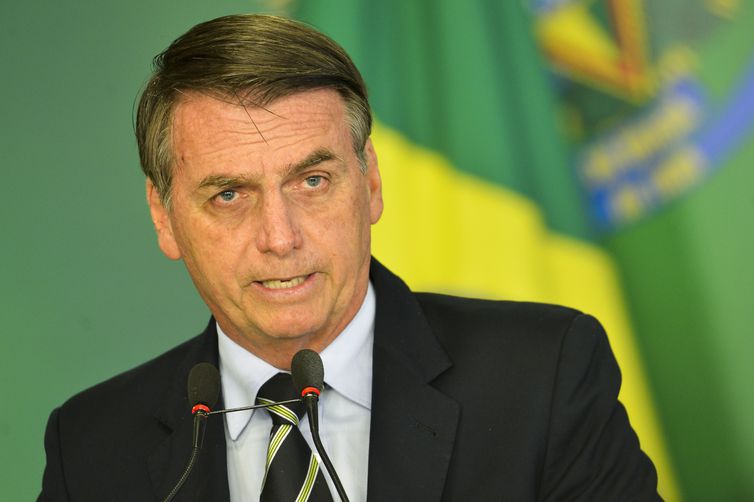Bolsonaro divulga texto anônimo que sugere renúncia