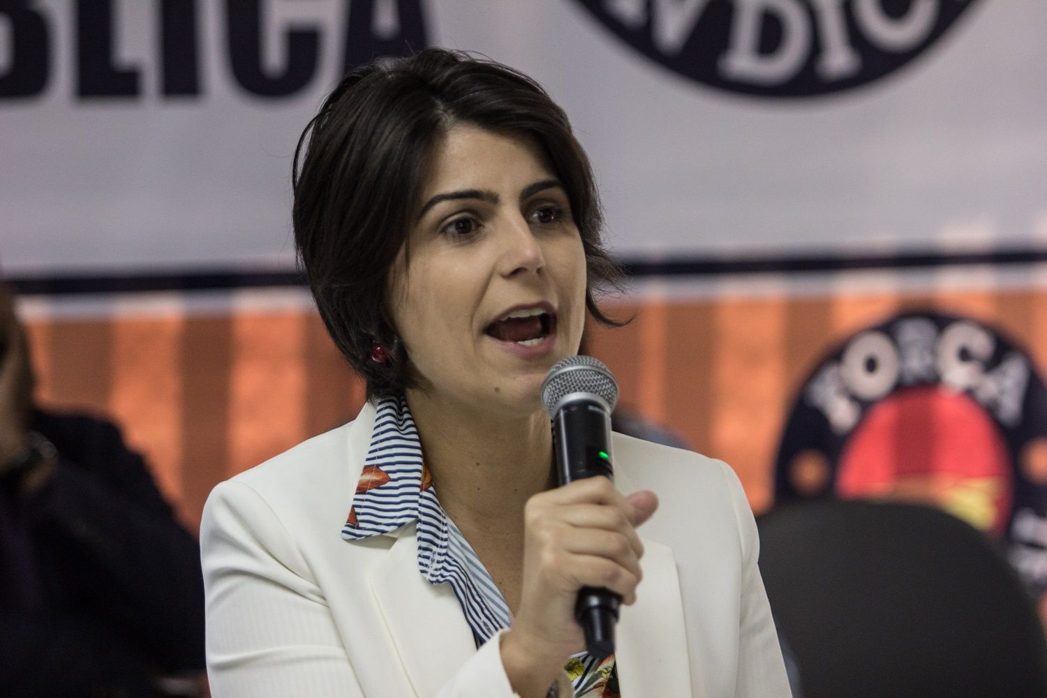Manuela D'Ávila reage às críticas sobre apoio do PCdoB a Rodrigo Maia