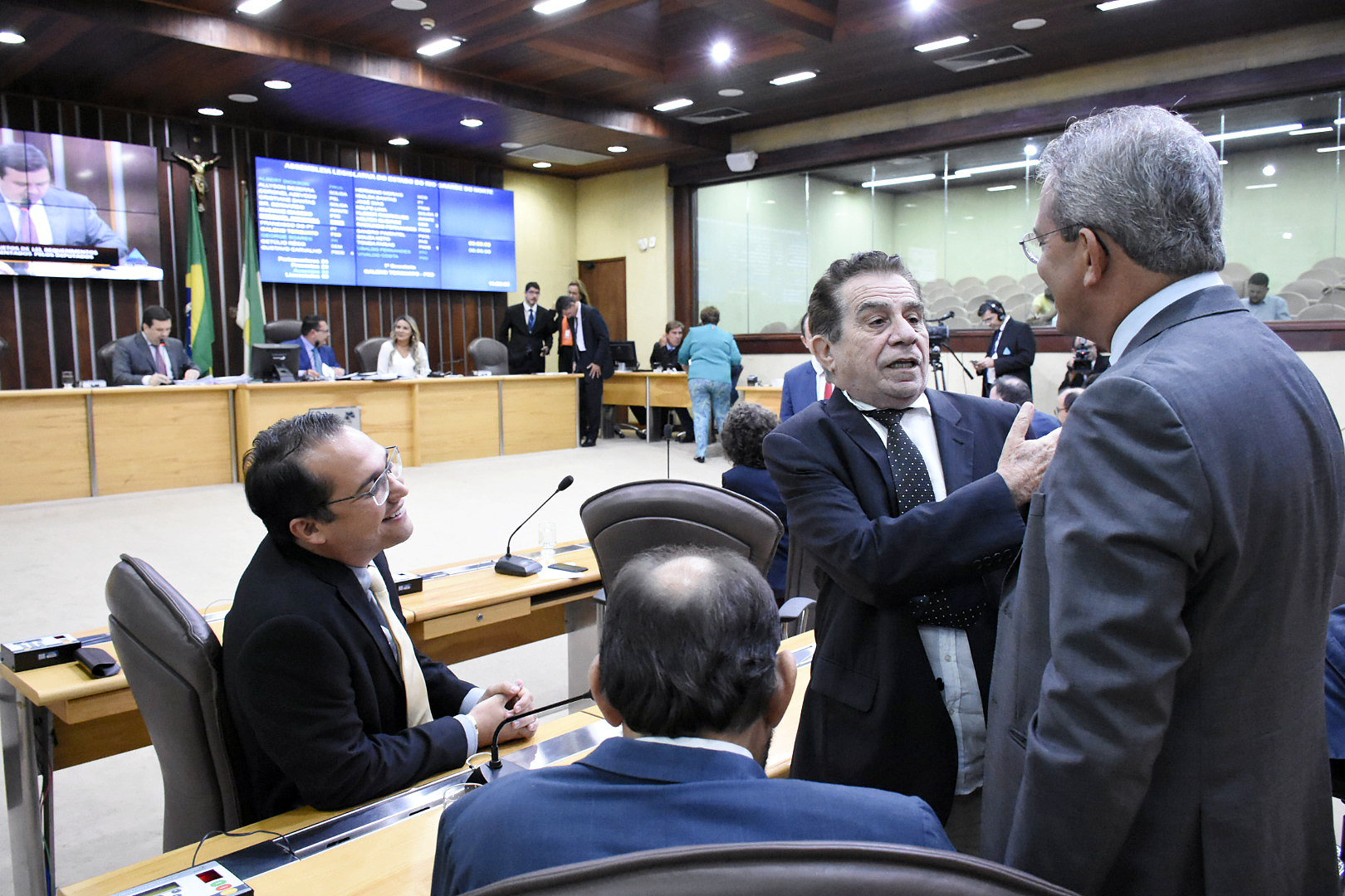 Raimundo Fernandes vence disputa com Hermano pela presidência da CCJ