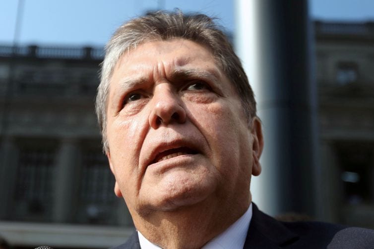 Acusado de corrupção, ex-presidente do Peru se suicida com tiro na cabeça