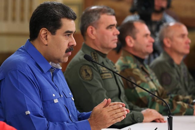 Após fracasso do golpe, Maduro diz que povo venezuelano é indestrutível