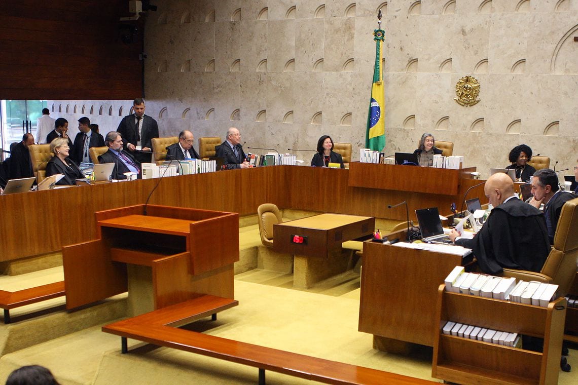 Em julgamento histórico, STF decide que homofobia agora é crime no Brasil