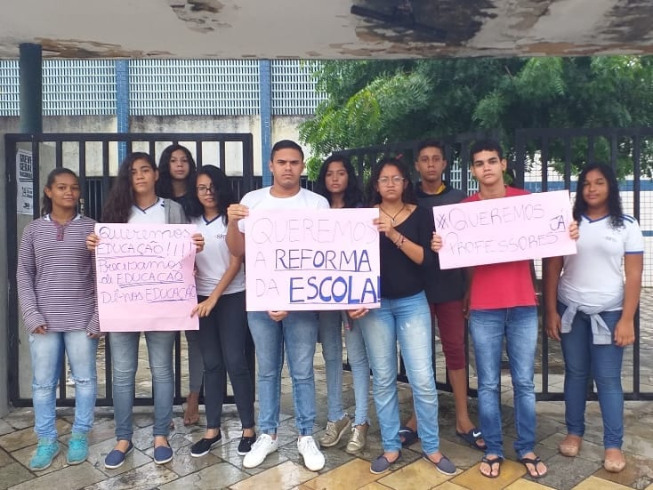Estudantes reivindicam professores na rede estadual a cinco meses do Enem