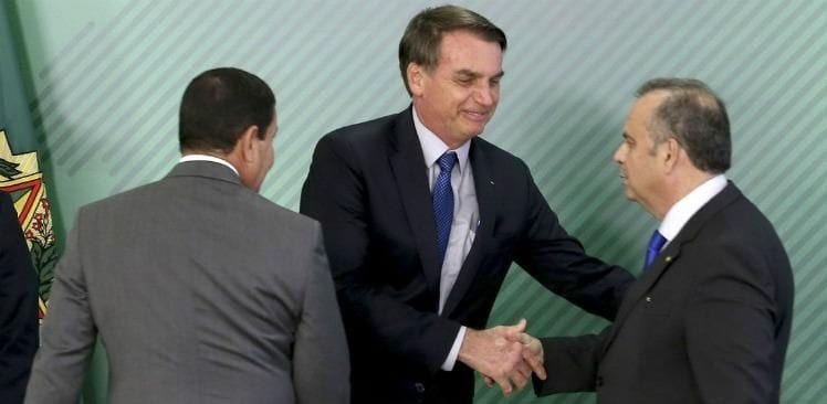 Governo Bolsonaro autoriza 78 setores a trabalhar nos domingos e feriados