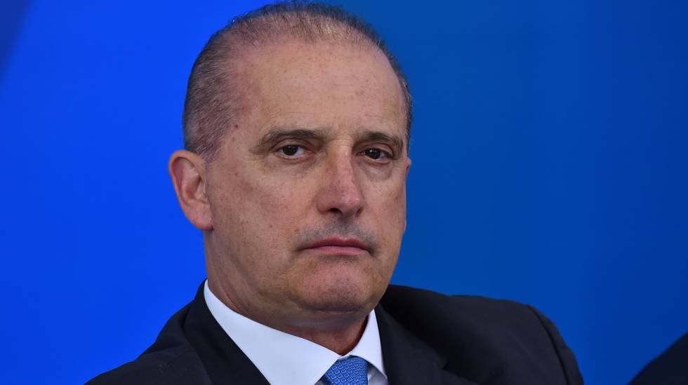 Bolsonaro exonera ministros com mandatos de deputados ara votar a favor da reforma da previdência