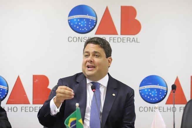 'Se presidente da OAB quiser saber como pai dele desapareceu na ditadura, eu conto', diz Bolsonaro
