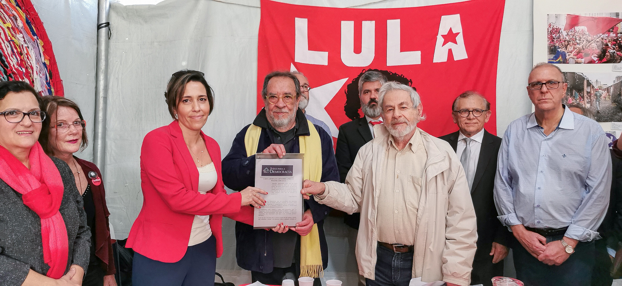 Juízes Para a Democracia entregam carta pela liberdade de Lula e o reconhecem como preso político