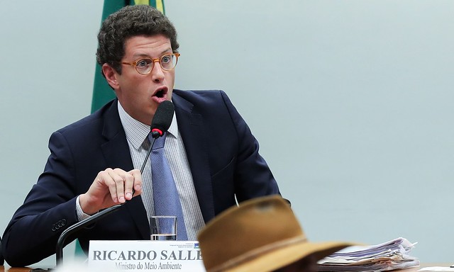 Servidores do Meio Ambiente pedem saída do ministro Ricardo Salles