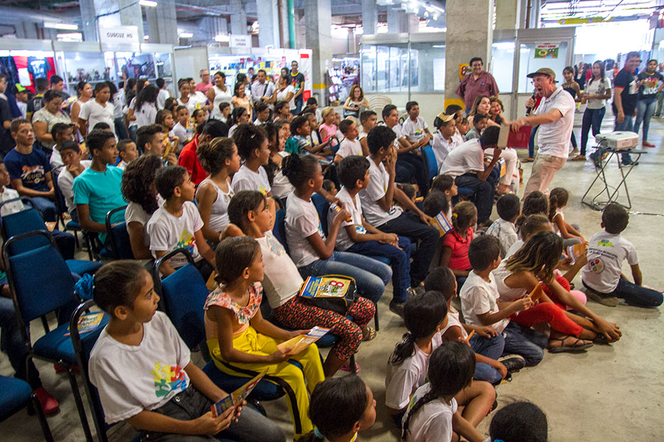 Governo beneficia 140 mil estudantes no RN com compras de livros na FliQ 2019