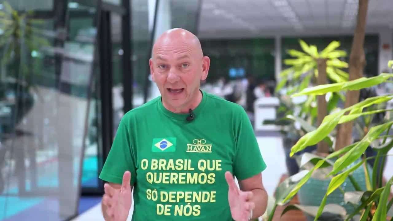 Luciano Hang é condenado pelo TSE a pagar R$ 2 mil por coagir funcionários a votar em Bolsonaro