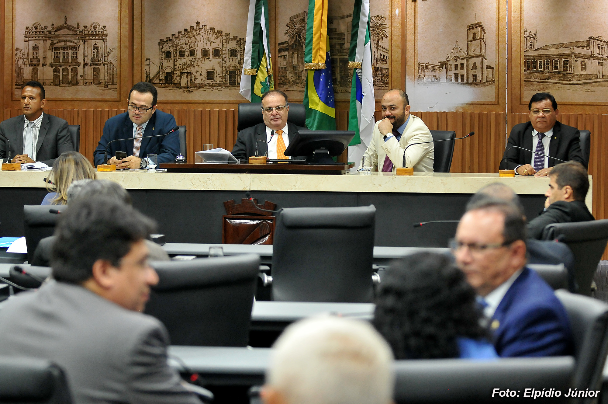 Álvaro Dias e vereadores negam ao povo maior poder sobre Orçamento de Natal