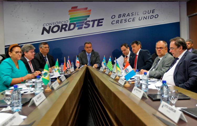 Governadores do Nordeste debatem em Natal ampliação da conexão de internet em banda larga na região