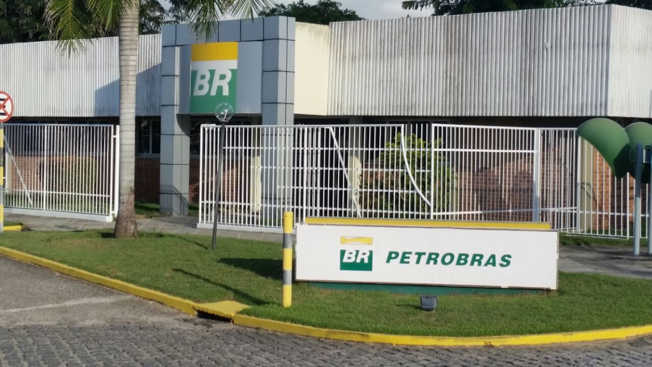 Petrobras vende mais dois campos de petróleo e aprofunda desmonte no RN