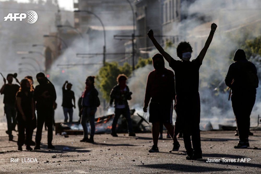 Protestos no Chile ignoram toque de recolher e já deixaram pelo menos sete mortos