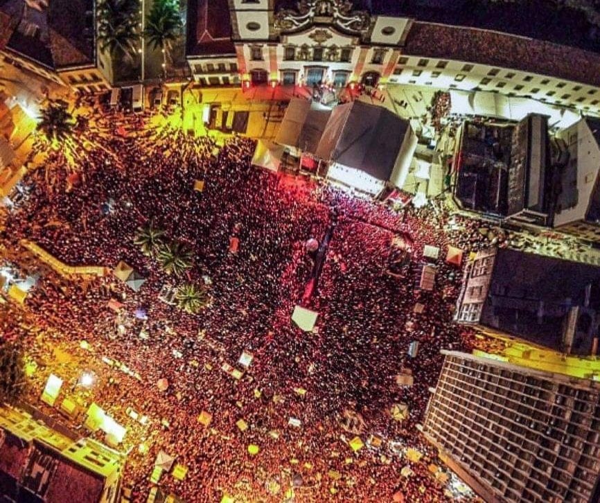 Lula arrasta mais de 200 mil pessoas em festival no Recife