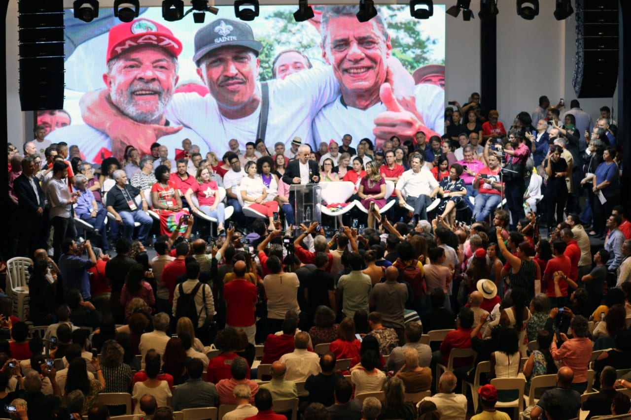 “Nós somos, sim, o oposto ao Bolsonaro”, diz Lula, no Congresso Nacional do PT