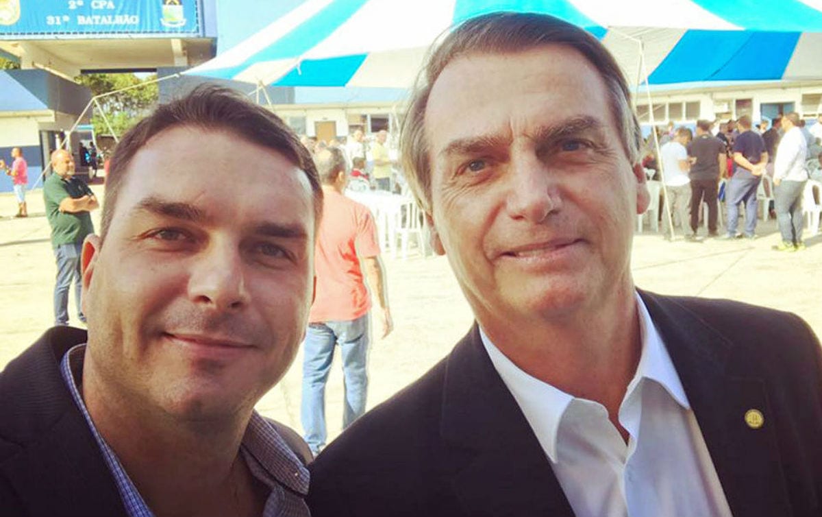 Grupo Globo esconde sobrenome “Bolsonaro” de Flávio Bolsonaro em denúncias de lavagem de dinheiro