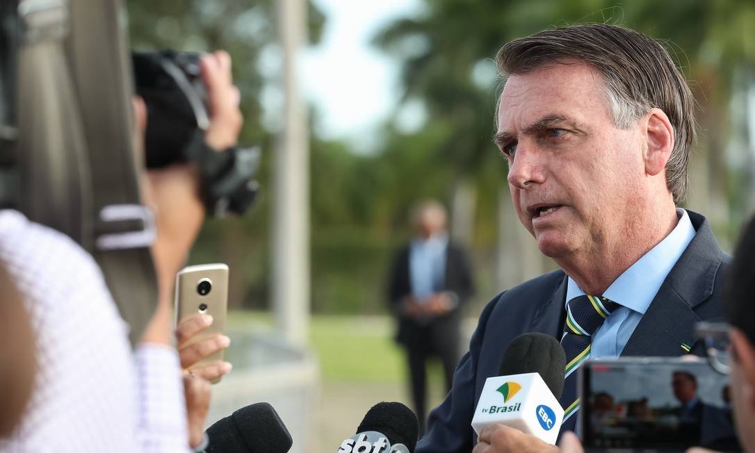 Bolsonaro fala em “ilação”, mas não nega envio de vídeos convocando população para ato contra o Congresso