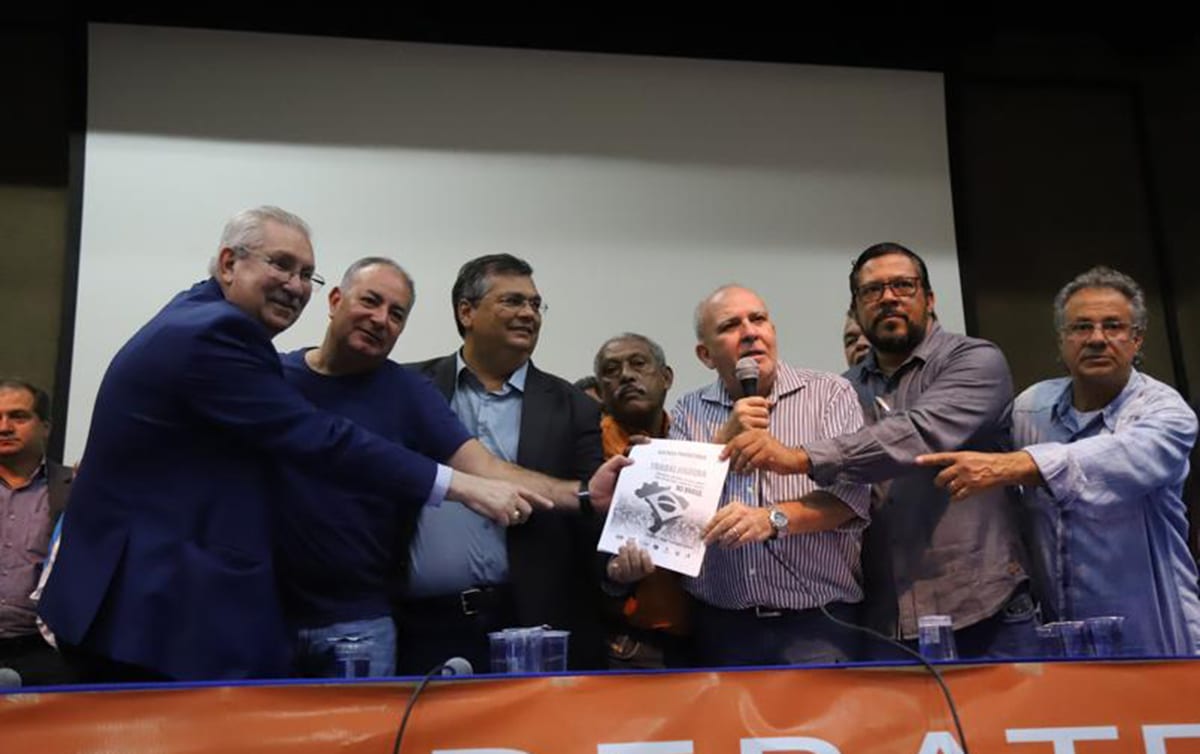 Bolsonaro alimenta motins contra a democracia e a legalidade, diz Flávio Dino