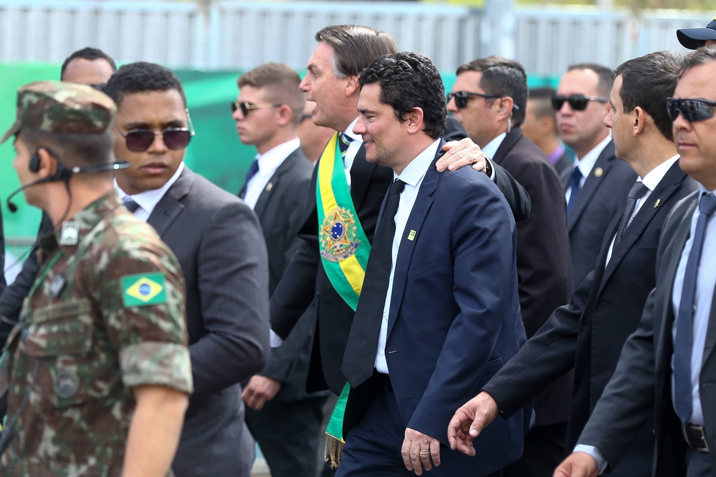 Bolsonaro apela e publica foto com Moro no auge da VazaJato para lembrar apoio a ex-ministro