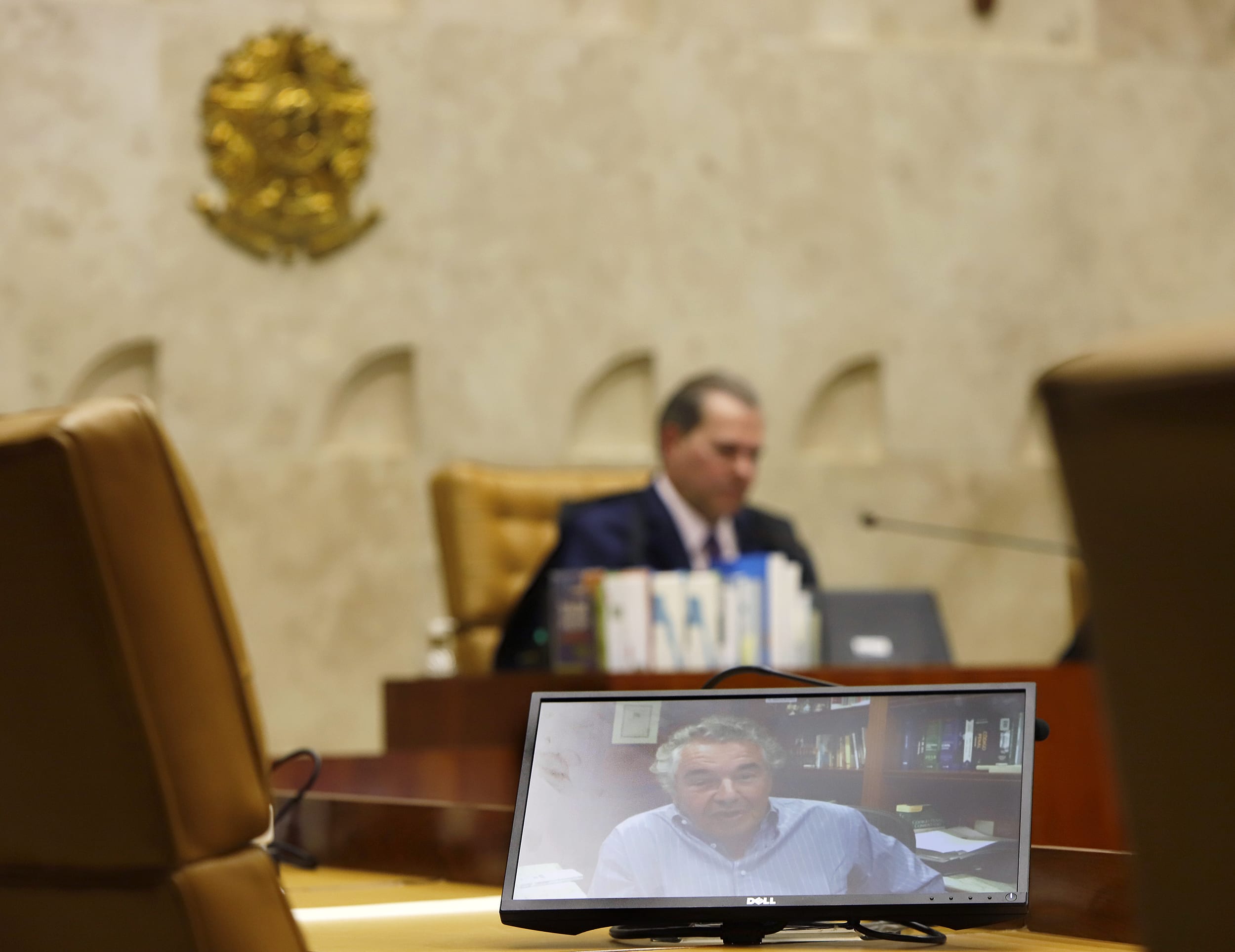 Bolsonaro sofre derrota no STF e estados têm autonomia para definir sobre isolamento