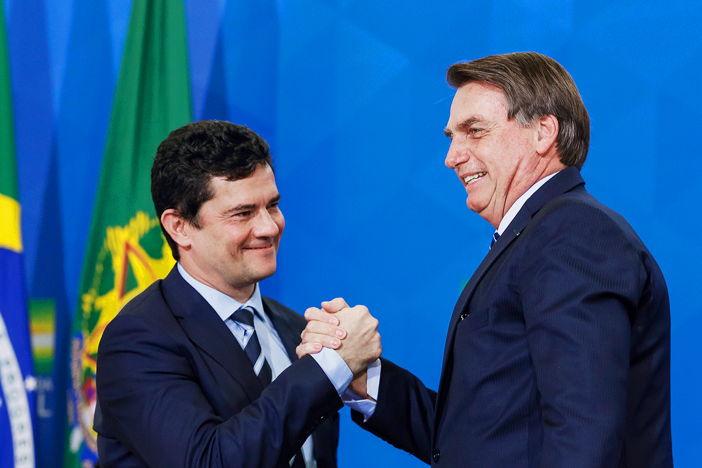 Bolsonaro demite diretor-geral da PF à revelia de Moro, que convoca coletiva e pode anunciar saída do governo
