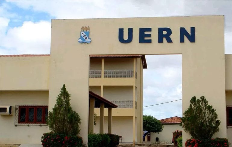 Governo antecipa conclusão do curso de 61 estudantes de Medicina e Enfermagem na UERN