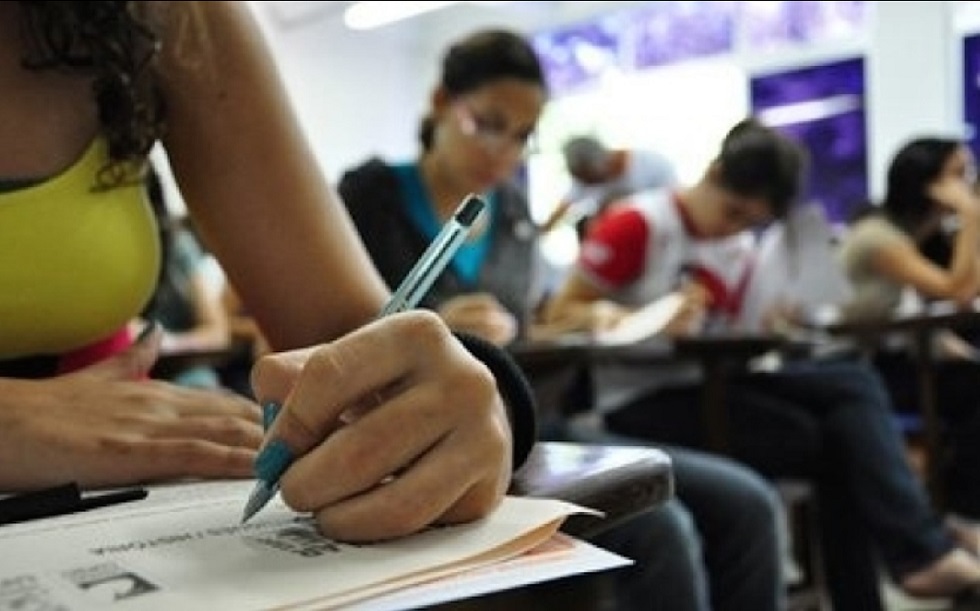 Participação de estudantes da rede pública no Enem cai pela metade na pandemia