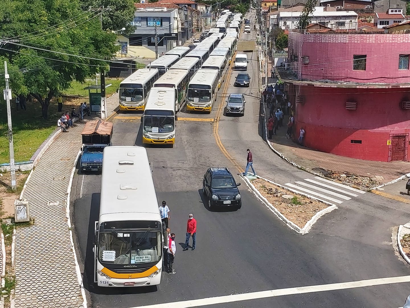 Sem avanço na negociação da greve dos motoristas, Prefeitura de Natal autoriza alternativos a operar em itinerário dos ônibus