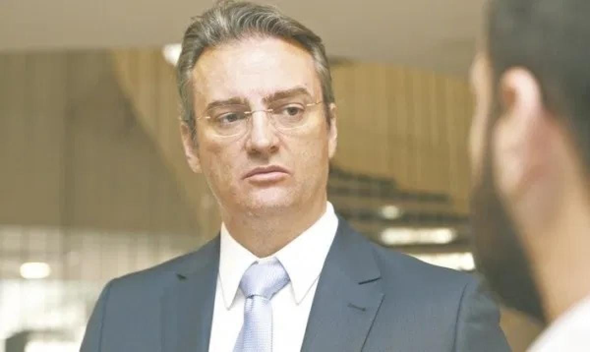 Bolsonaro escolhe subordinado de Ramagem na Abin para dirigir Polícia Federal
