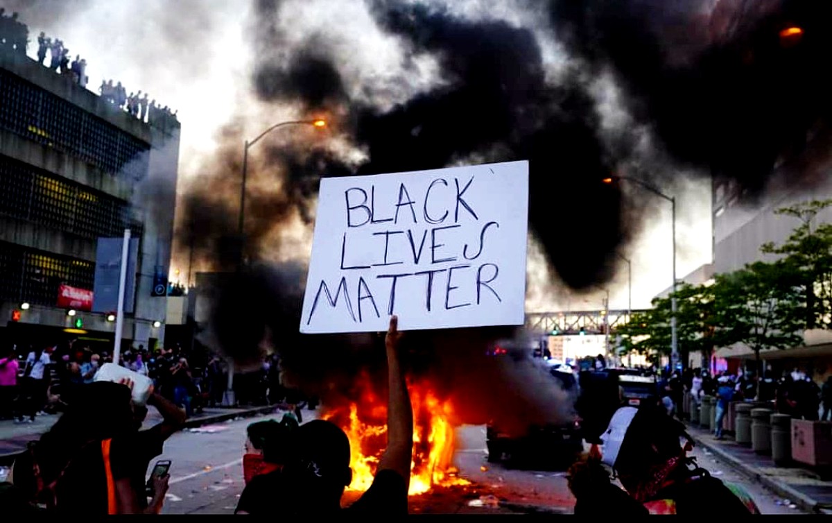 EUA seguem sob protestos pelo assassinato de homem negro por policial branco
