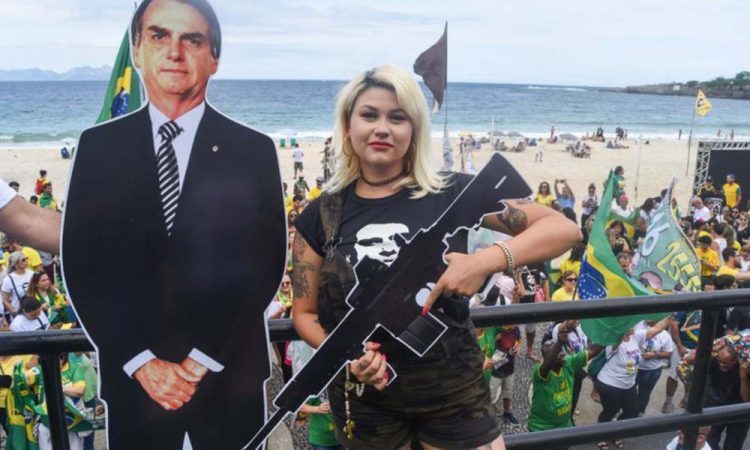 Alexandre de Moraes prorroga prisão da bolsonarista Sara Winter