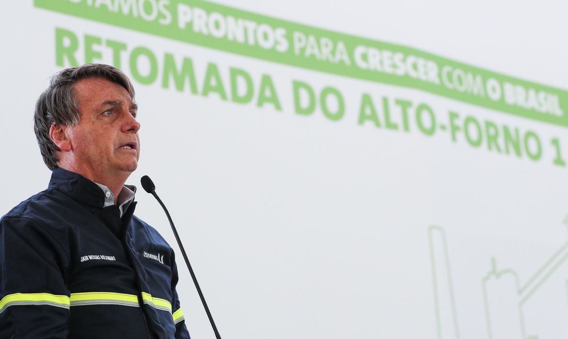 Bolsonaro suspende Renda Brasil e critica proposta da equipe econômica chefiada por Paulo Guedes