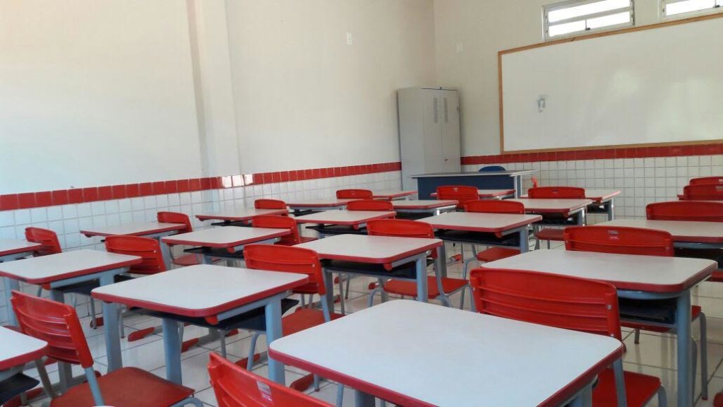 Professores ameaçam entrar em greve caso haja retorno obrigatório às aulas presenciais no RN