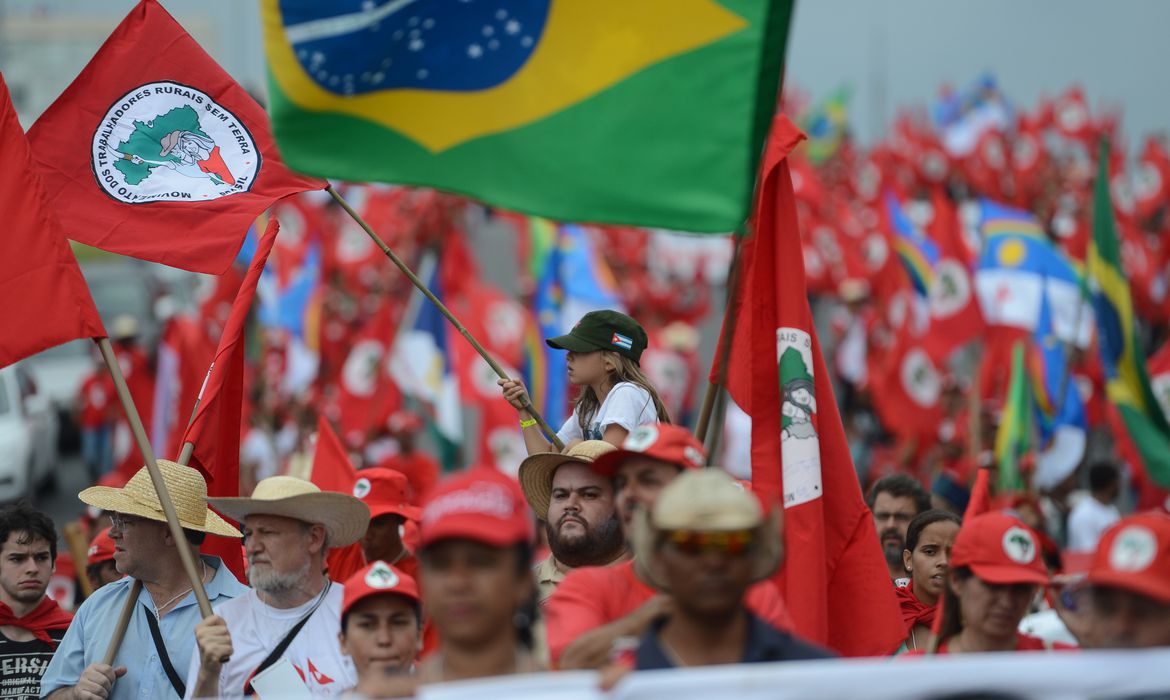 Bolsonaro reduz verba para reforma agrária e aumenta indenizações a ruralistas