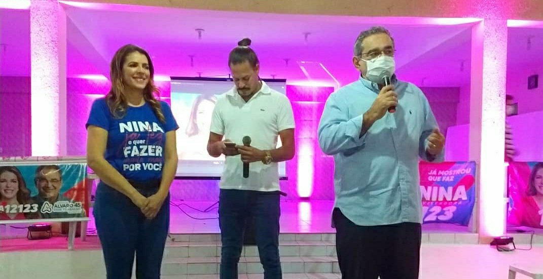 Álvaro Dias participa de encontro político com aglomeração e pessoas sem máscara