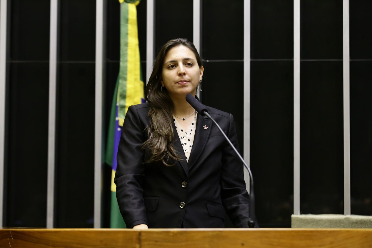 Natália Bonavides pede anulação do decreto de Bolsonaro que visa retirar estudantes com deficiência do ensino regular