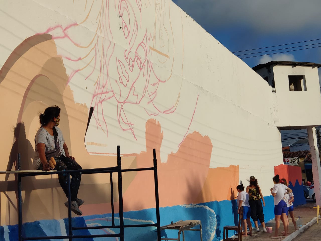 Grito abafado: mulheres usam grafite para expressar vida em muro de presídio em Natal