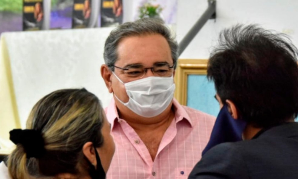 Prefeito de Natal Álvaro Dias fura-fila e anuncia que será o primeiro a se vacinar em Natal