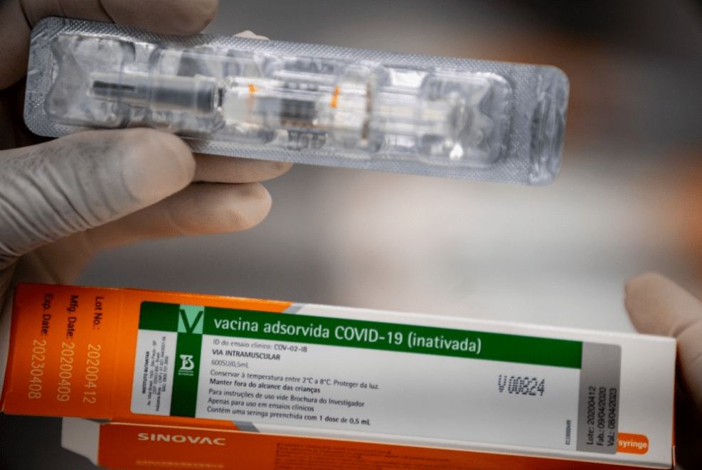 Governo federal tenta confiscar 6 milhões de doses da Coronavac