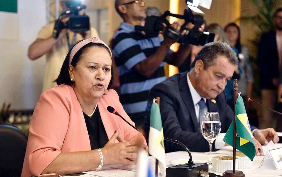 Fátima Bezerra critica demora do Governo Federal em definir plano nacional de vacinação e cobra solução