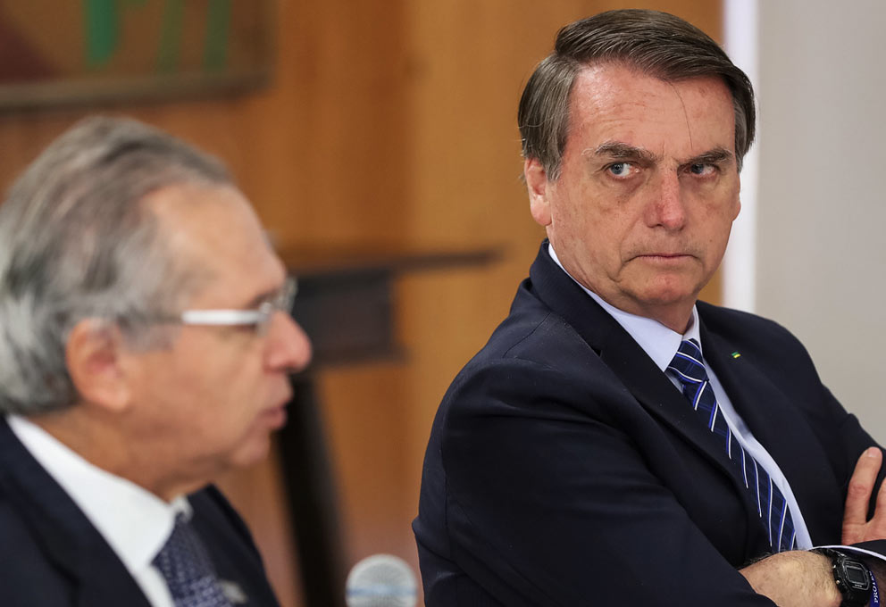 Bolsonaro reclama da limitação do teto de gastos, mas aprofunda política em sua gestão