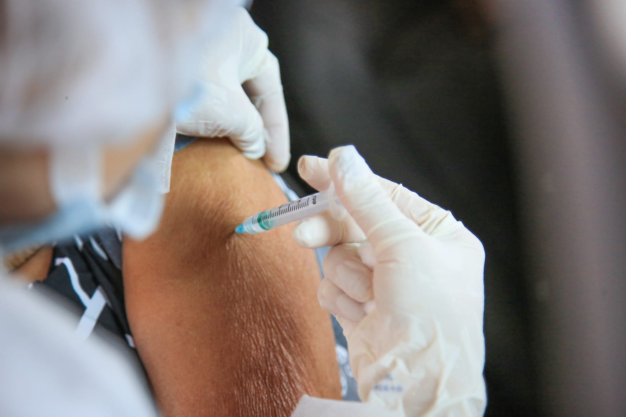 Prefeitura de Natal nega vacinação para idosos acamados não restritos a leito