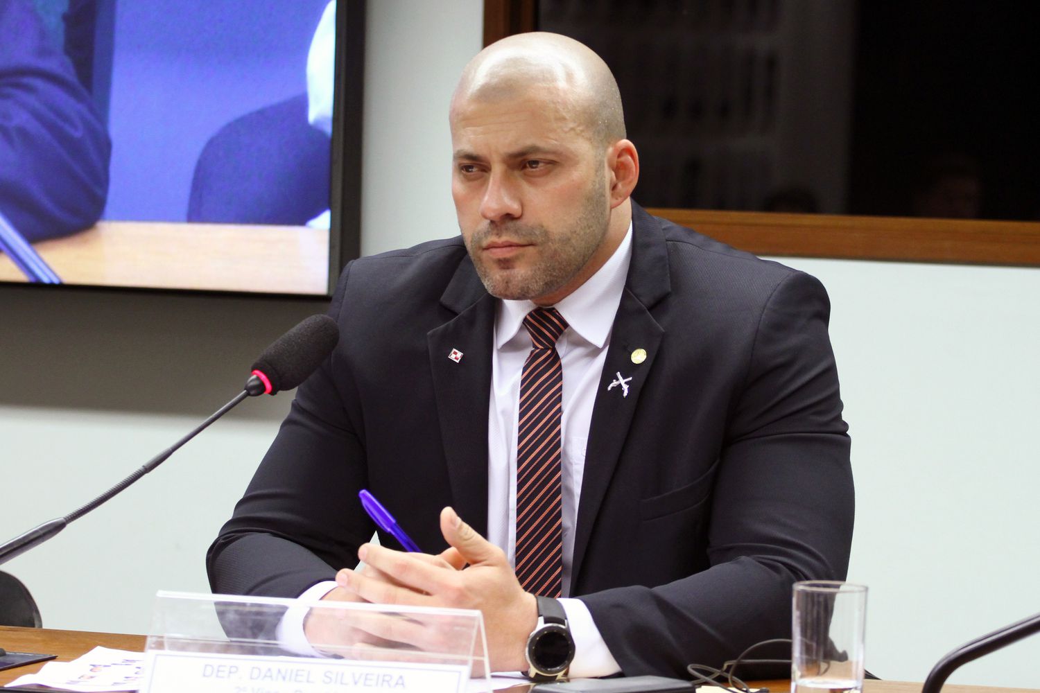 Juiz mantém Daniel Silveira preso até definição da Câmara dos Deputados nesta sexta