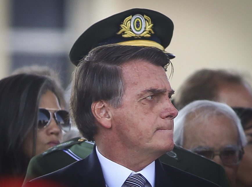 Bolsonaro muda seis ministros às vésperas do aniversário do golpe militar e deixa país em alerta